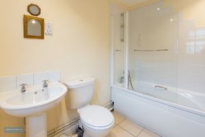 Annexe Bathroom- click for photo gallery